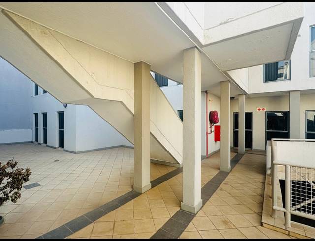 1,800M² BUILDING FOR SALE IN HATFIELD